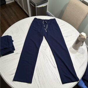 NWOT Figs Scrubs Medium Petite Pants (no side pocket design)